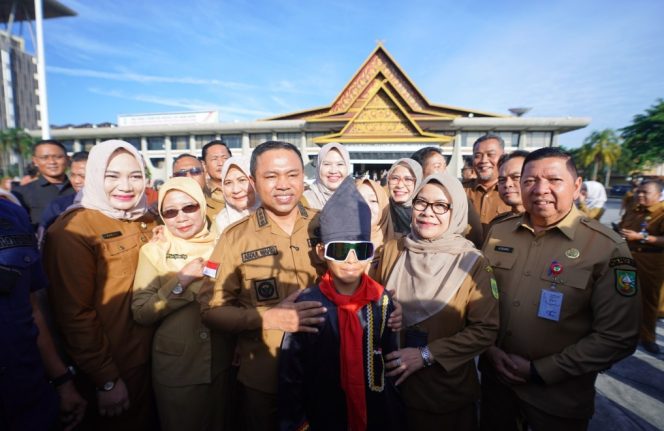 
					Dikha Bocah Viral Penari Pacu Jalur Kini Dianugerahi Beasiswa dan Gelar Duta Pariwisata