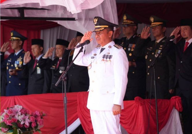 
					Bupati Kampar Pimpin Upacara Peringatan Detik-Detik Proklamasi HUT RI ke-80 di Lapangan Pelajar Bangkinang Kota