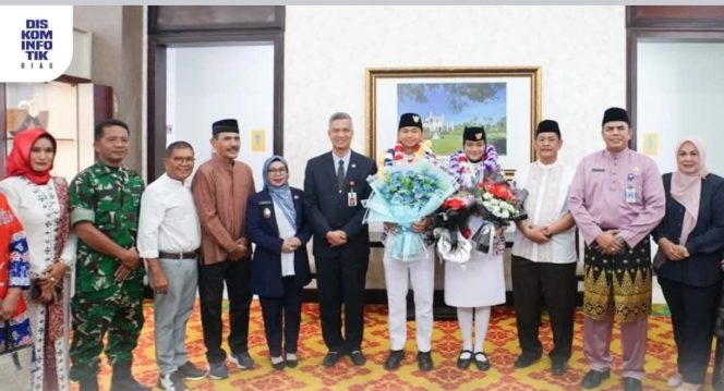 
					Rafael dan Alya Pulang ke Riau, Disambut Hangat Usai Kibarkan Merah Putih di Istana
