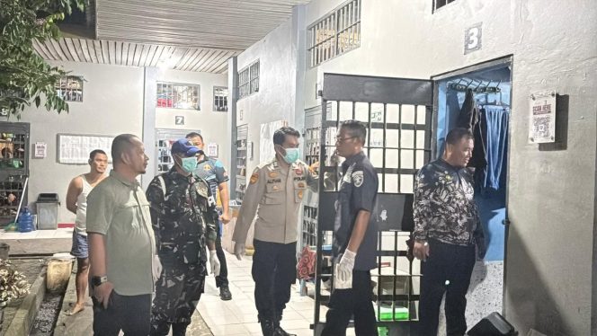
					Tengah Malam, Lapas Bangkinang Razia Gabungan TNI-Polri: Pastikan Lapas Bersih dari Narkoba dan Barang Terlarang