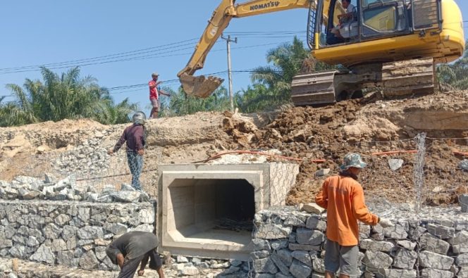 
					Meski Anggaran Terbatas, Gubernur Riau Abdul Wahid Tetap Genjot Perbaikan Infrastruktur di Kampar